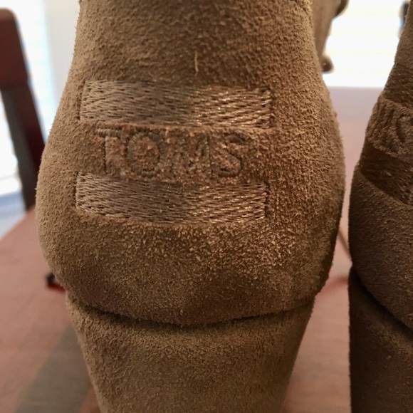 Toms suede bootie Nwot - Picture 3 of 7